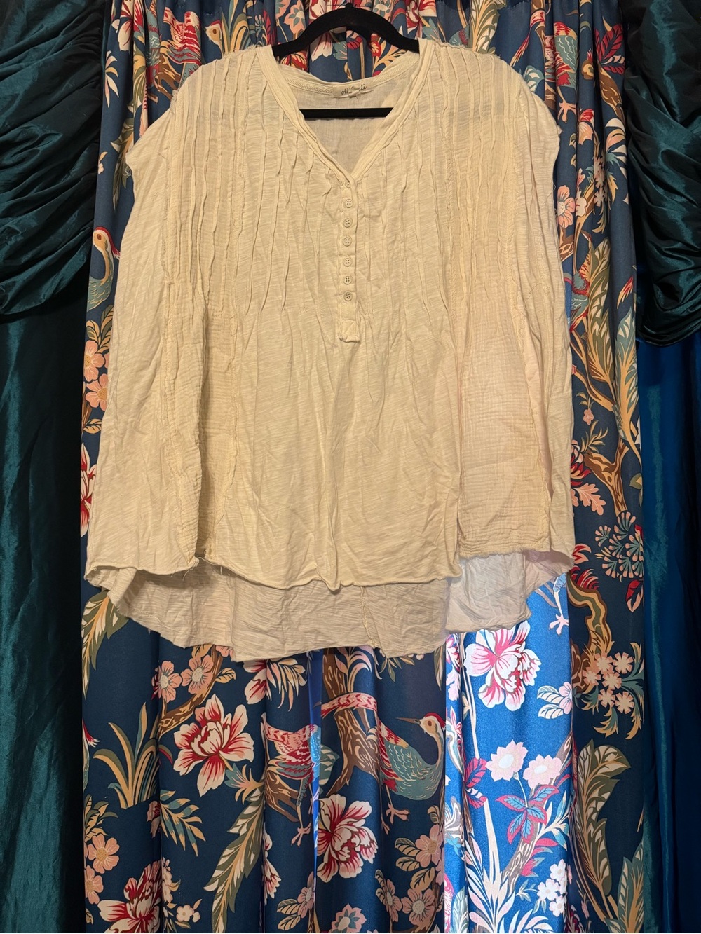Oli & Hali Light Cream Crinkle Button-Front V-Neck Tunic